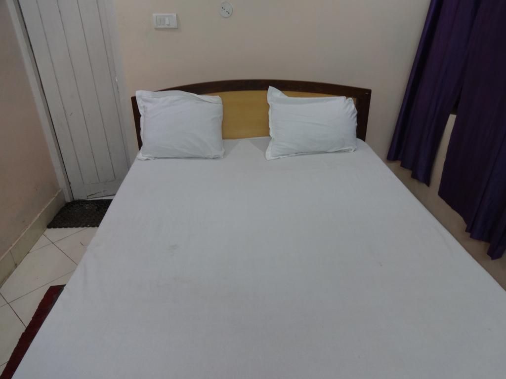 Ajatsatru Hotel Gaya Chambre photo