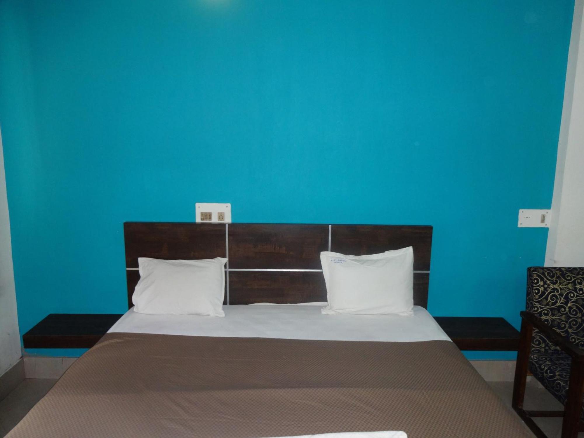Ajatsatru Hotel Gaya Extérieur photo