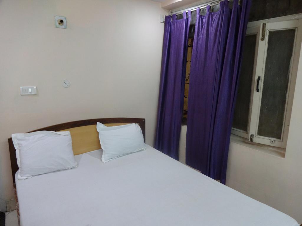 Ajatsatru Hotel Gaya Chambre photo