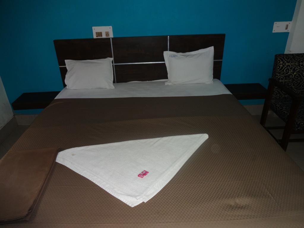 Ajatsatru Hotel Gaya Chambre photo