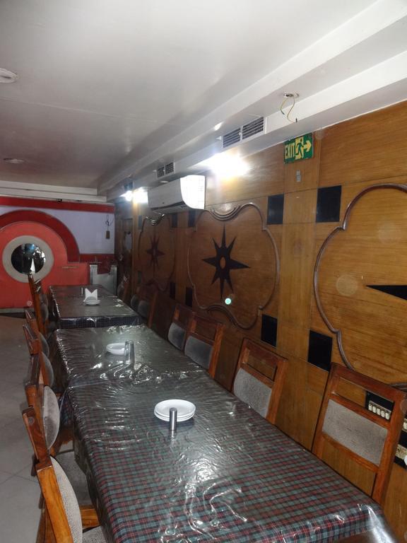 Ajatsatru Hotel Gaya Extérieur photo