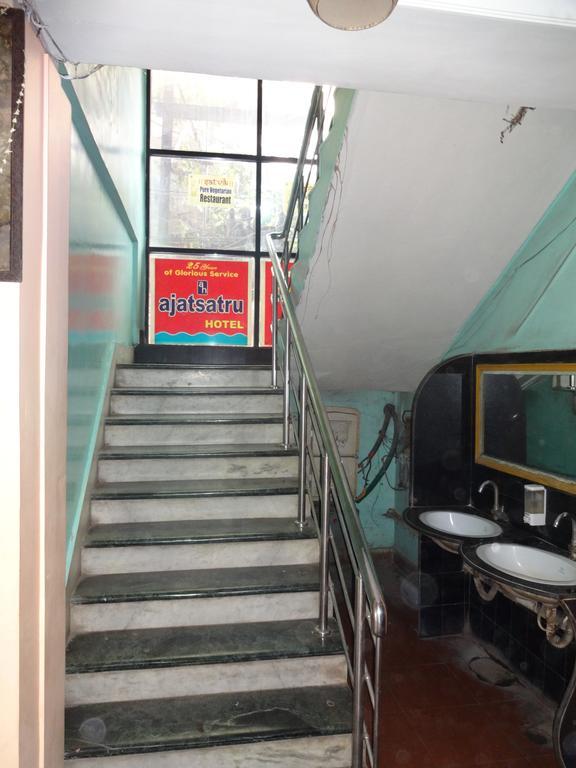 Ajatsatru Hotel Gaya Extérieur photo