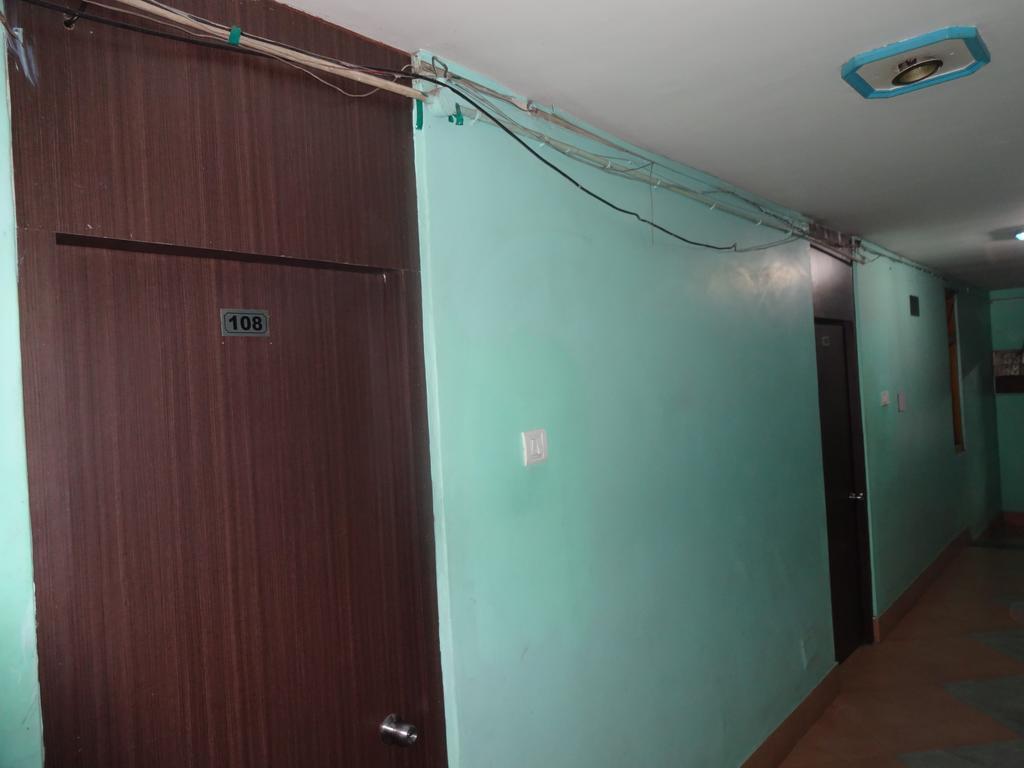 Ajatsatru Hotel Gaya Extérieur photo